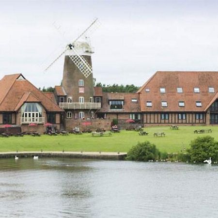 Premier Inn Milton Keynes South Esterno foto