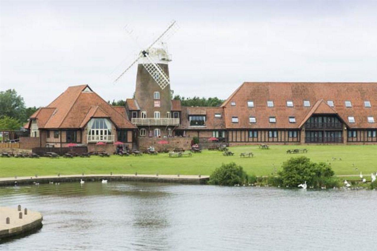 Premier Inn Milton Keynes South Esterno foto